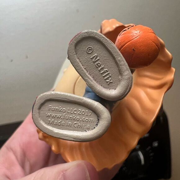 Funko Pop Stranger Things Exclusive Max Halloween Costume - Picture 12 of 12